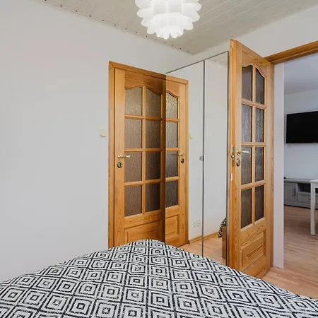 1 Apartment *